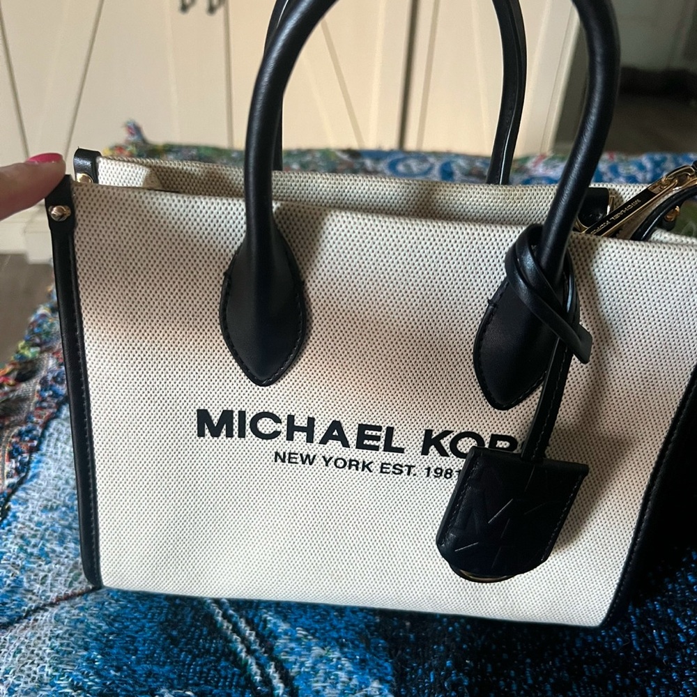 Excellent used condition. Micheal Kors Mirella Small Cotton Canvas.